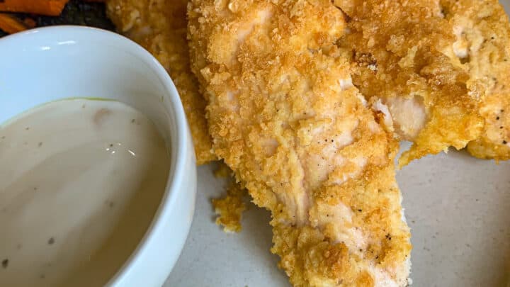 grilled chicken tenders with blue cheese and pickles