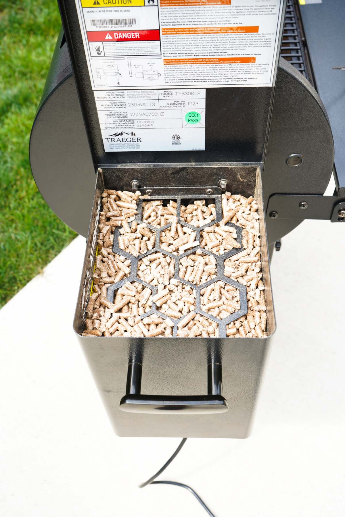 Tailgater Hopper with pellets