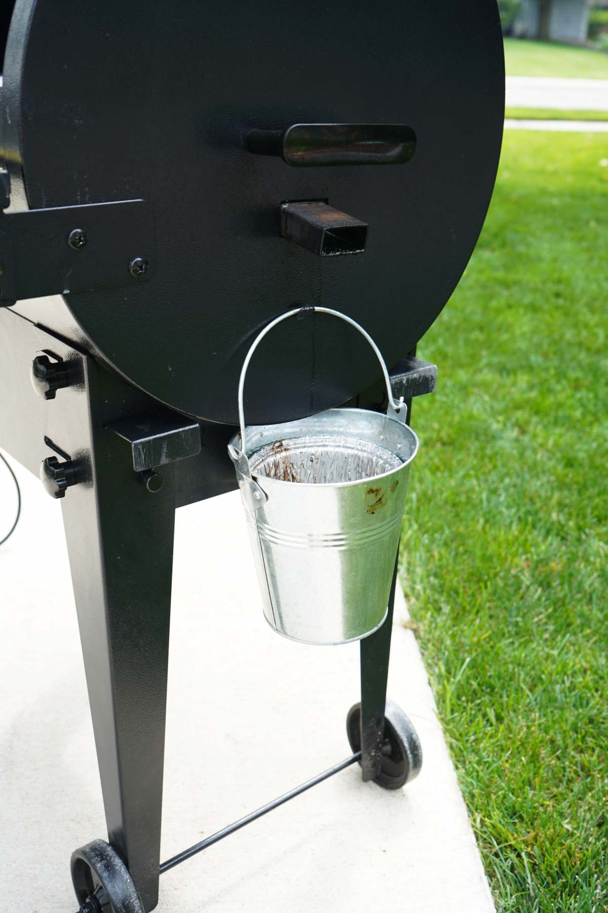 Traeger tailgater drip pan bucket